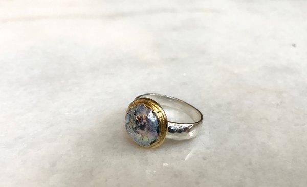 Two Tone Ancient Roman Glass Ring - Image 2